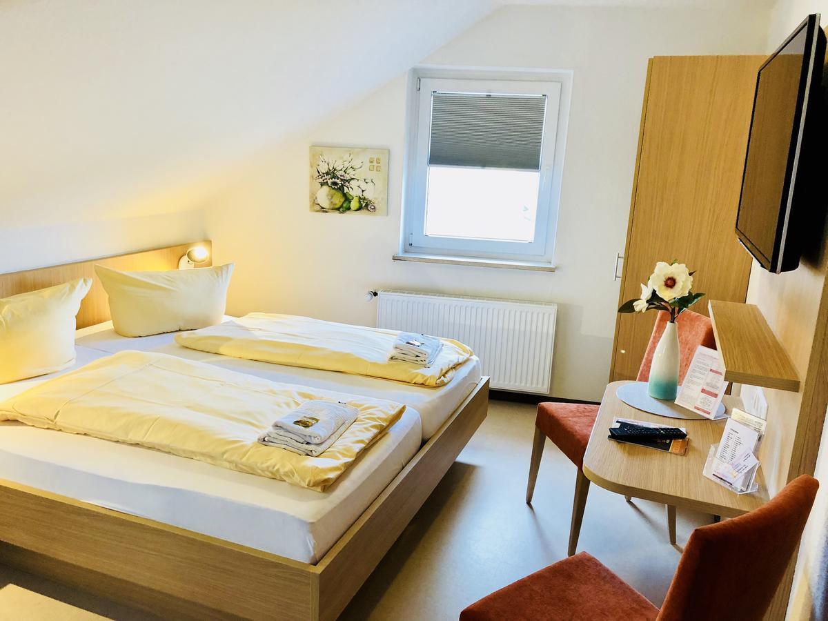 Hotel - Restaurant Hirschen - Werneths Landgasthof Beim Europa- Park Rust Rheinhausen Eksteriør billede